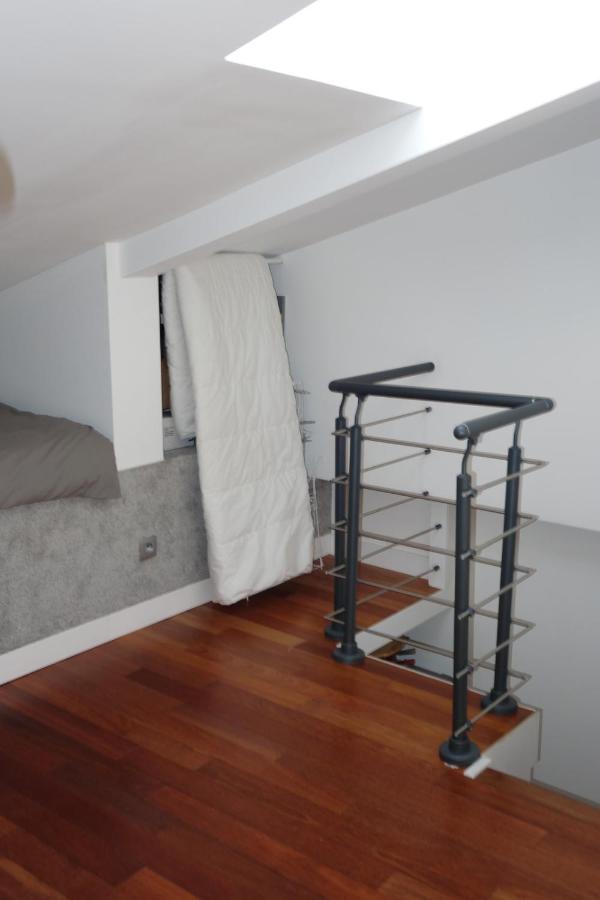 Apartment Beautiful Place With Mezzanine Near Montmartre Paris